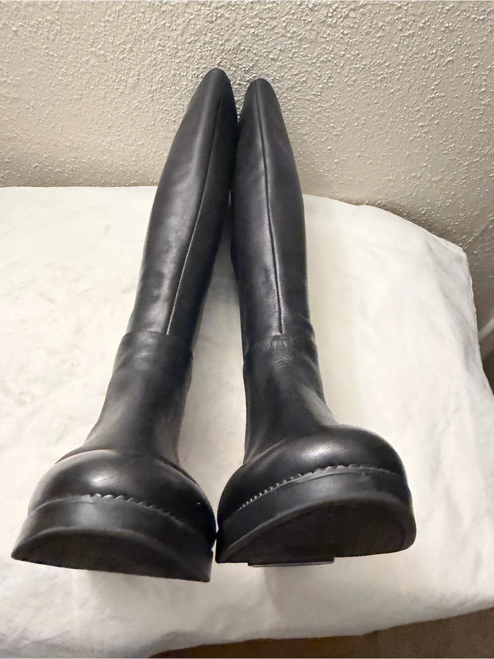 TORY BURCH CAITLIN LEATHER LOGO RIDING BOOT BLACK BLOCK ($510),pre-owned,SZ9M